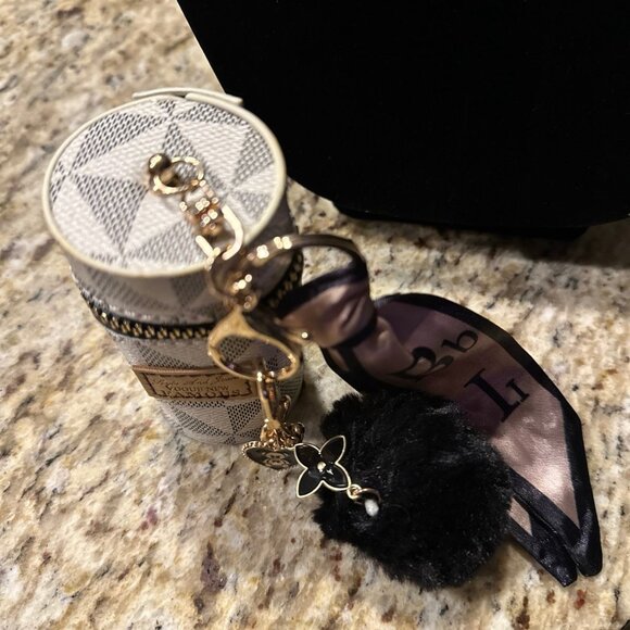 Cute Miniature Bag with Key Chain - Picture 2 of 4